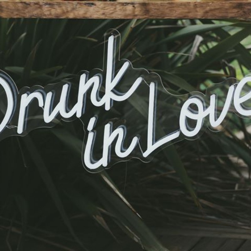 Neon Sign - Drunk in Love - Hero Image